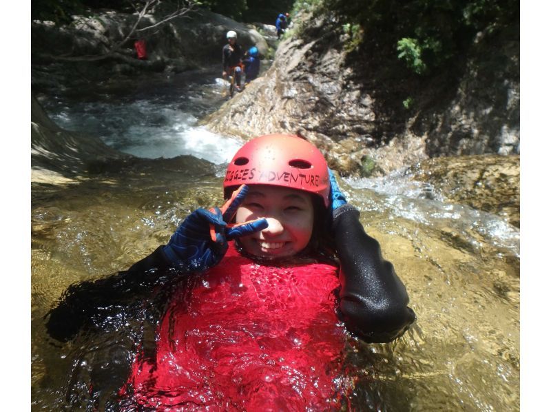 [群马水上]漂流和溪降组合之旅！享用2种丰盛美食，含午餐！旅游照片免费の紹介画像