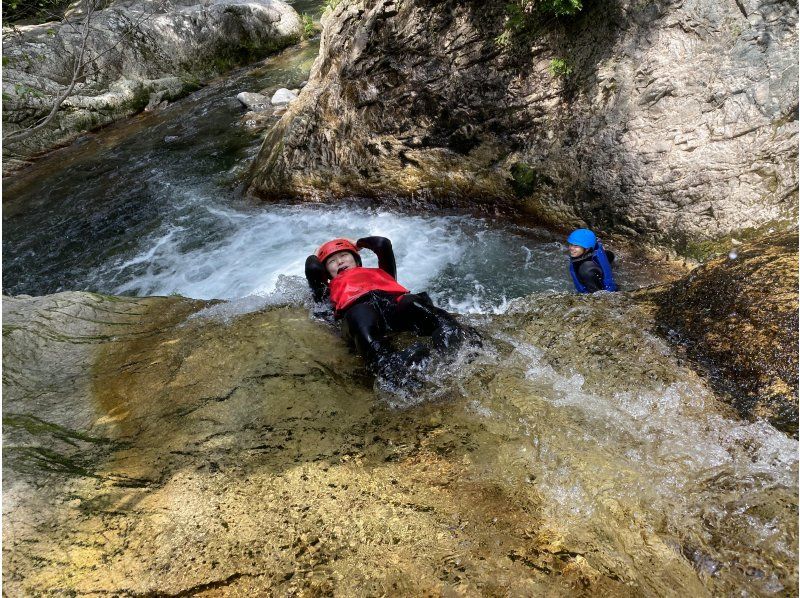 [群马水上]漂流和溪降组合之旅！享用2种丰盛美食，含午餐！旅游照片免费の紹介画像