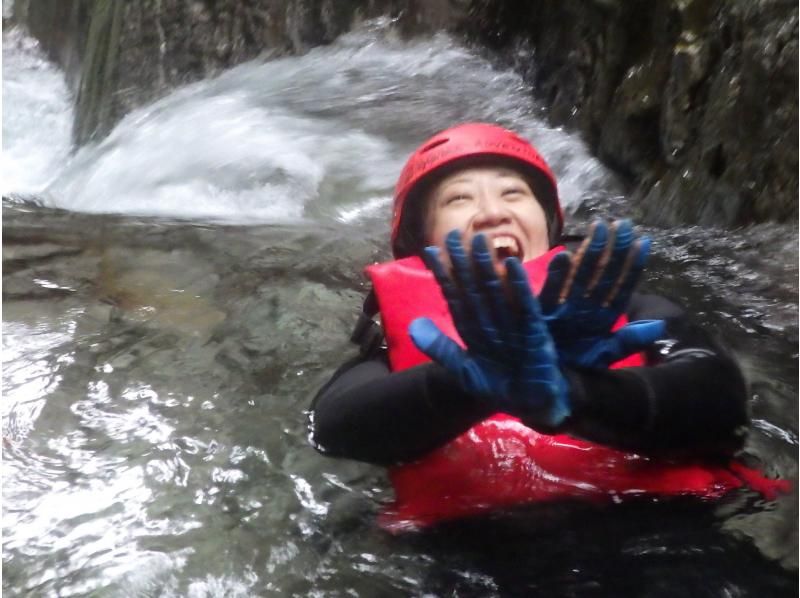 [群马水上]漂流和溪降组合之旅！享用2种丰盛美食，含午餐！旅游照片免费の紹介画像
