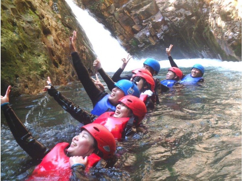 [群马水上]漂流和溪降组合之旅！享用2种丰盛美食，含午餐！旅游照片免费の紹介画像