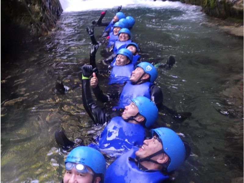 [群马水上]漂流和溪降组合之旅！享用2种丰盛美食，含午餐！旅游照片免费の紹介画像