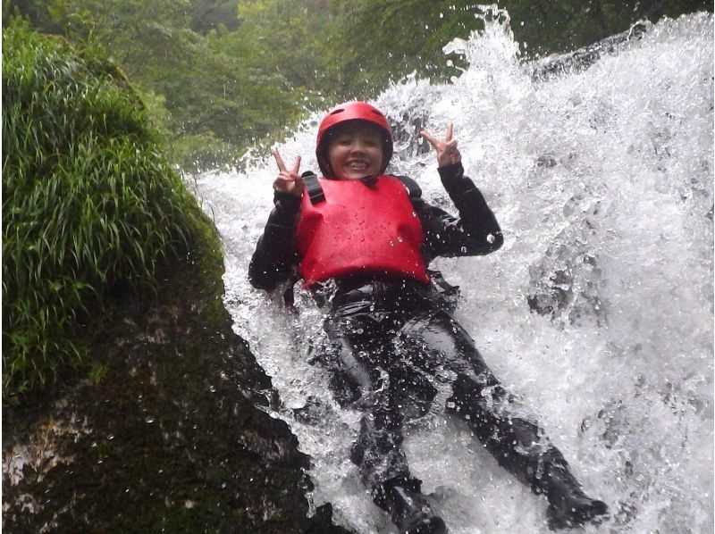 [群马水上]漂流和溪降组合之旅！享用2种丰盛美食，含午餐！旅游照片免费の紹介画像