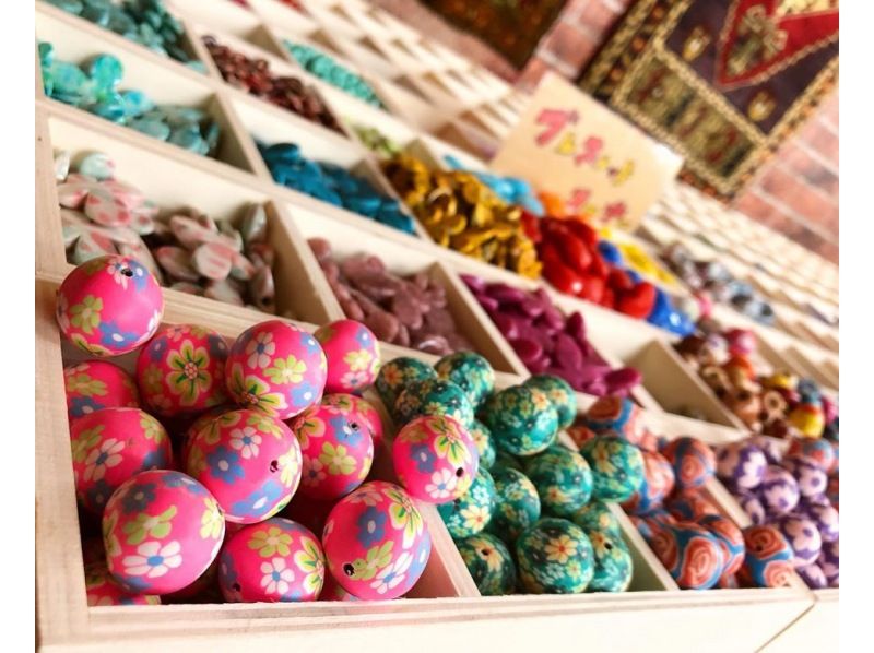 《Travel to Turkey at Nanki Shirahama. 》 Turkish amulet accessory making experience ★ Shirahama Town Tsumugi Cafeの紹介画像