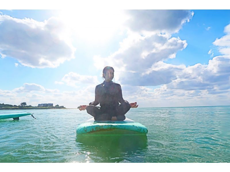 【沖縄・奥武島】"1組のみ"ガイド完全貸し切り！SUP YOGA体験、器材レンタル無料、写真プレゼント！の紹介画像
