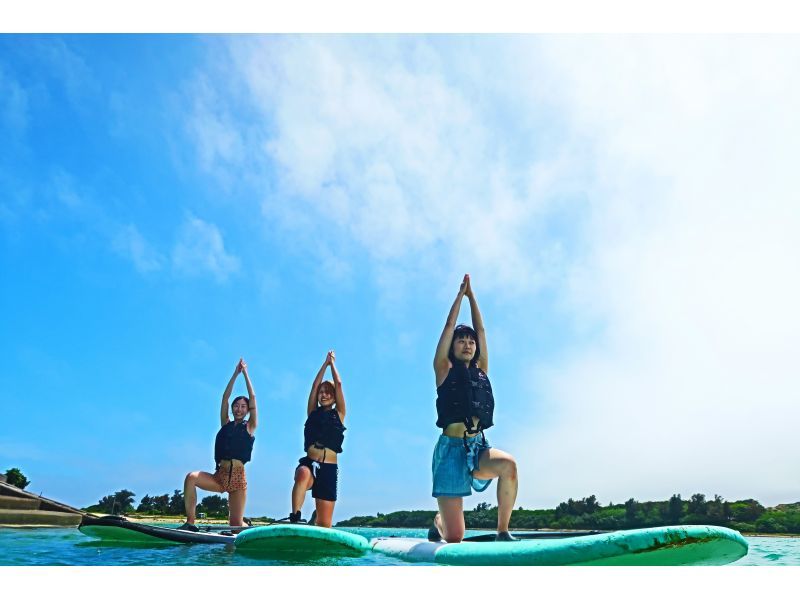 【沖縄・奥武島】"1組のみ"ガイド完全貸し切り！SUP YOGA体験、器材レンタル無料、写真プレゼント！の紹介画像