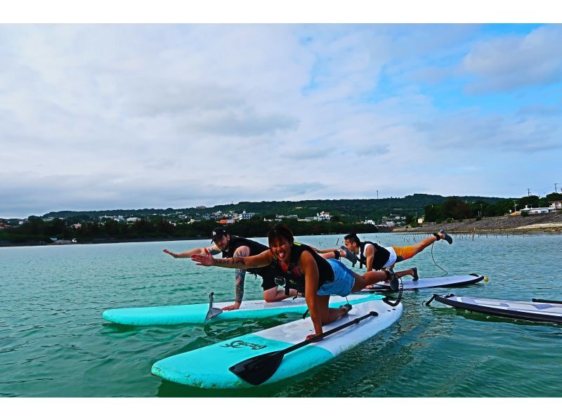 【沖縄・奥武島】"1組のみ"ガイド完全貸し切り！SUP YOGA体験、器材レンタル無料、写真プレゼント！の紹介画像