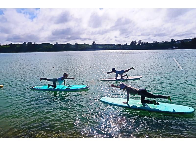 【沖縄・奥武島】"1組のみ"ガイド完全貸し切り！SUP YOGA体験、器材レンタル無料、写真プレゼント！の紹介画像