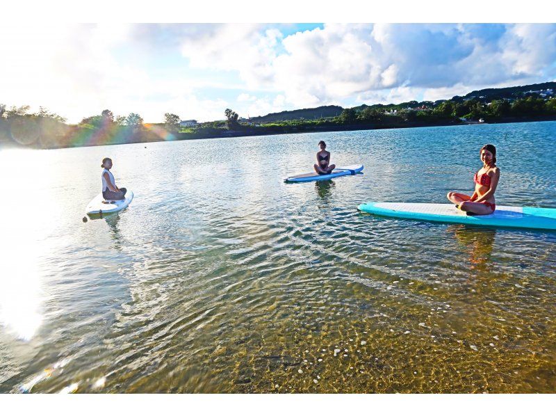 【沖縄・奥武島】"1組のみ"ガイド完全貸し切り！SUP YOGA体験、器材レンタル無料、写真プレゼント！の紹介画像
