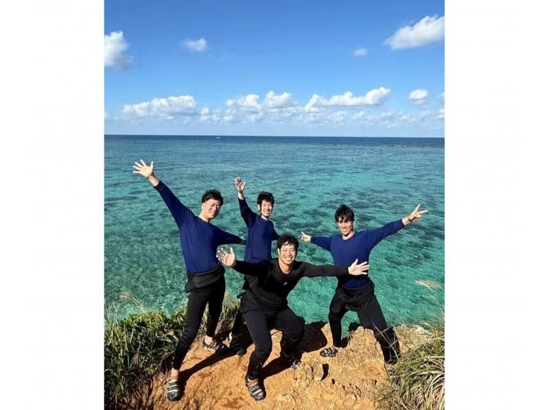 【沖縄・恩納村】【初心者・当日予約OK】写真データ無料｜沖縄の海で安心して楽しめるSUP体験（昼・夕日&星空）の紹介画像