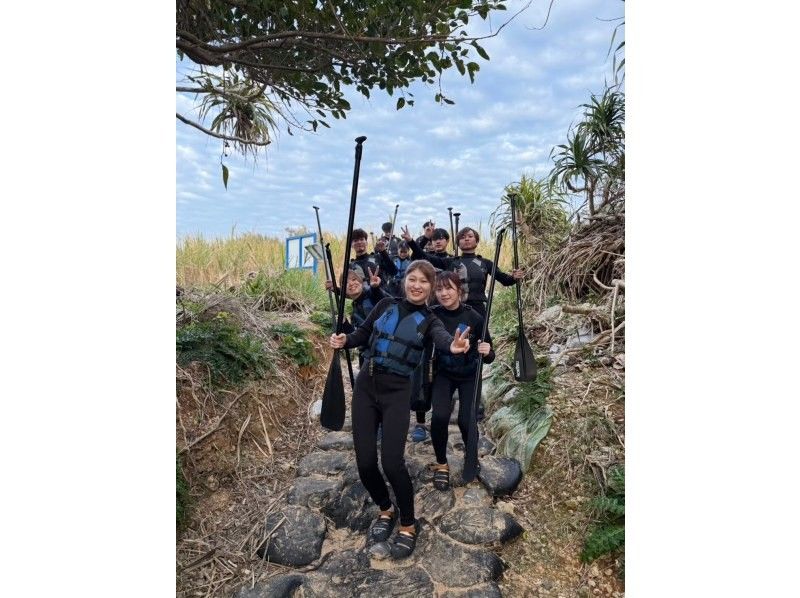 【沖縄・恩納村】【初心者・当日予約OK】写真データ無料｜沖縄の海で安心して楽しめるSUP体験（昼・夕日&星空）の紹介画像