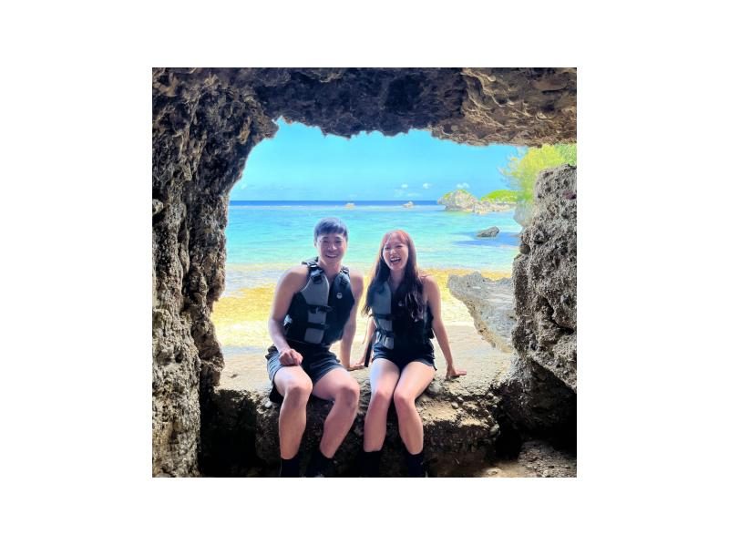 昼・夜の選択制【沖縄・恩納村】【写真データ無料】初心者・当日予約OK・卒業旅行の思い出に。沖縄の海で安心して楽しめるSUP体験！の紹介画像