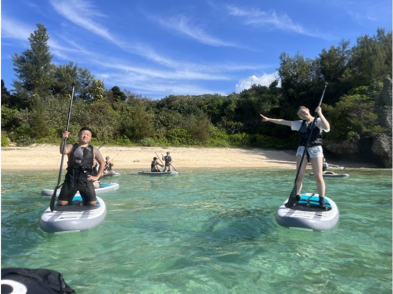 昼・夜の選択制【沖縄・恩納村】【写真データ無料】初心者・当日予約OK・卒業旅行の思い出に。沖縄の海で安心して楽しめるSUP体験！の紹介画像