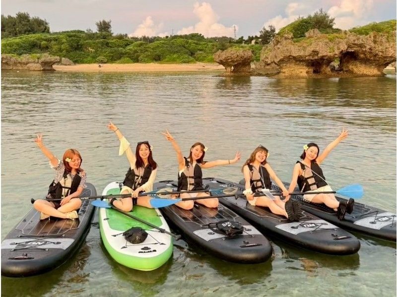 昼・夜の選択制【沖縄・恩納村】【写真データ無料】当日予約OK・SUP &シュノーケルのお得なプラン！初心者も安心して楽しめるSUP体験の紹介画像