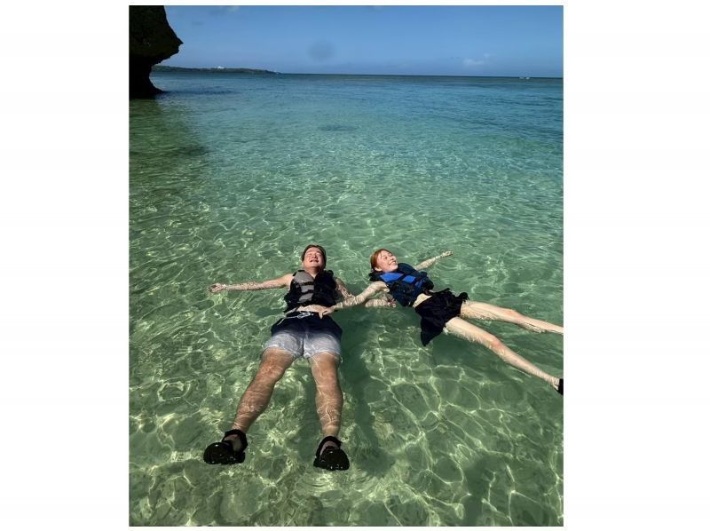 【沖縄・恩納村】【初心者・当日予約OK】写真データ無料｜沖縄の海で安心して楽しめるSUP体験（昼・夕日&星空）の紹介画像