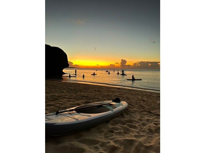当日予約大歓迎！写真無料【沖縄・恩納村】①お得なSUP＆シュノーケルツアー②絶景サンセット&星空SUPツアー①・②のお好きなプランを選択！の紹介画像