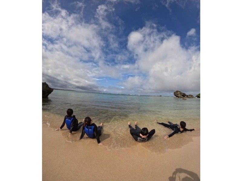 【沖縄・恩納村】【初心者・当日予約OK】写真データ無料｜沖縄の海で安心して楽しめるSUP体験（昼・夕日&星空）の紹介画像