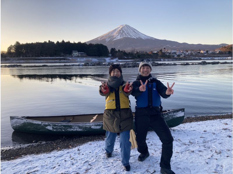 【山梨・河口湖】秋の夕暮れの気持ちいい時間帯 ♪ 湖上から優雅に富士山と自然を満喫！カナディアンカヌー体験！の紹介画像