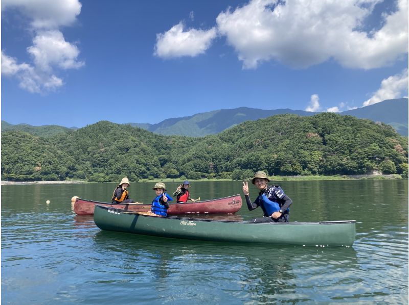 【山梨・河口湖】秋の夕暮れの気持ちいい時間帯 ♪ 湖上から優雅に富士山と自然を満喫！カナディアンカヌー体験！の紹介画像