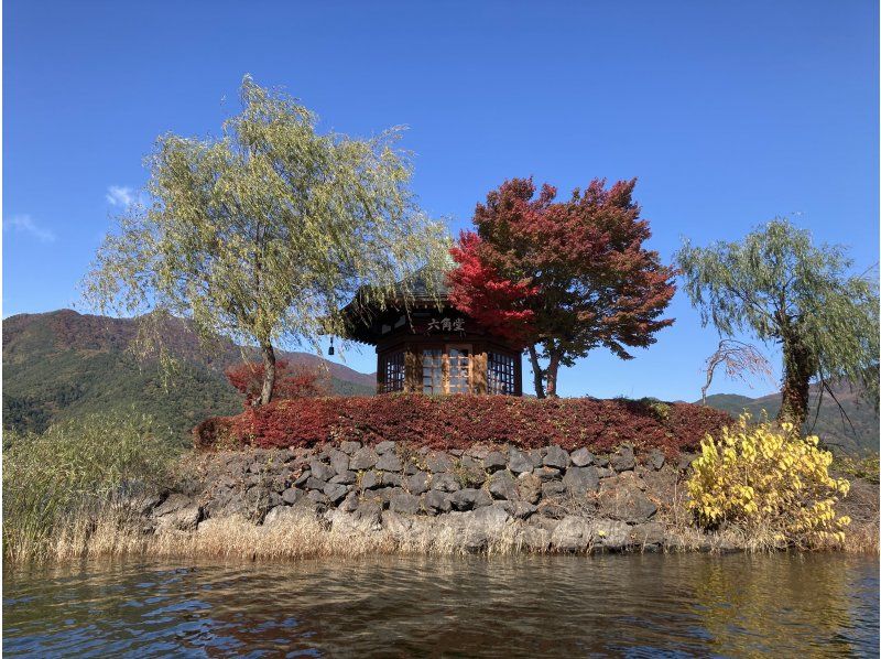 【山梨・河口湖】夕暮れの気持ちいい時間帯 ♪ 湖上から優雅に富士山と自然を満喫！カナディアンカヌー体験！の紹介画像