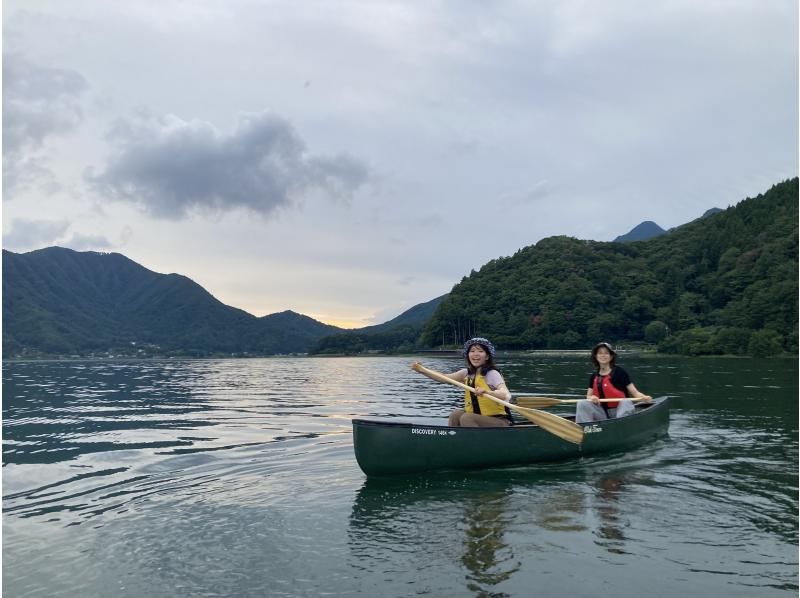 【山梨・河口湖】秋の夕暮れの気持ちいい時間帯 ♪ 湖上から優雅に富士山と自然を満喫！カナディアンカヌー体験！の紹介画像