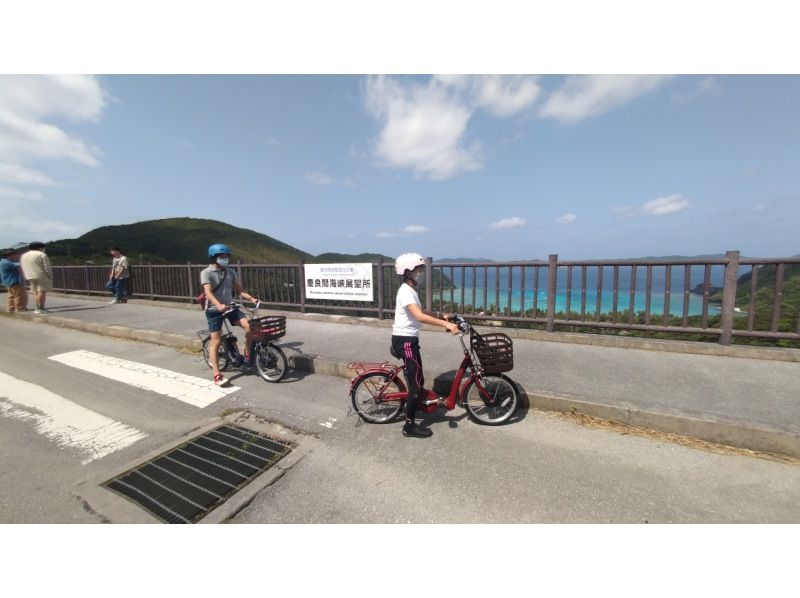 [Okinawa Tokashiki Island] A nature guide cycle tour with plenty of history, culture and nature, even over mountains with an electric assist bicycle!の紹介画像