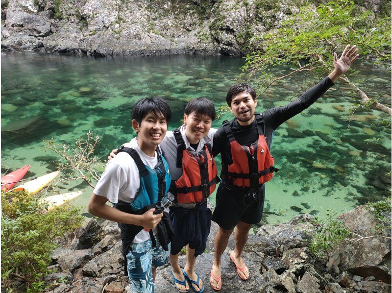 【屋久島・カヤック】女性ガイドが笑顔でご案内・のんびりカヤックツアー・写真＆動画プレゼント♪の紹介画像