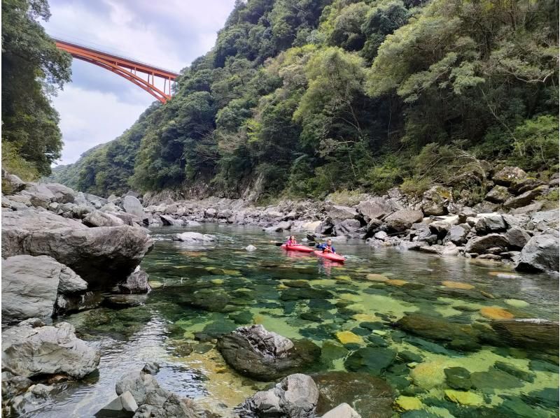 【屋久島・カヤック】女性ガイドが笑顔でご案内・のんびりカヤックツアー・写真＆動画プレゼント♪の紹介画像