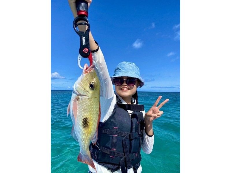 SALE! [Ishigaki Island - Sea Fishing Experience] The only snorkeling tour in Ishigaki Island where you can experience spearfishing on a fully chartered boat!の紹介画像