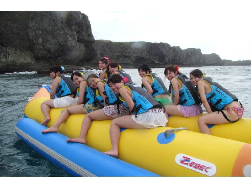 【沖縄・恩納村】万座毛を海から眺めるバナナボート or ビッグマーブルの紹介画像