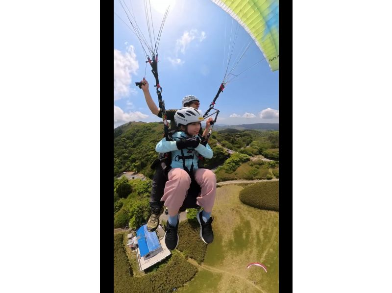 【静岡・伊豆】オーシャンビューフライト。操縦はインストラクターにお任せ。大空を満喫パラグライダータンデムフライト。360度カメラ撮影！の紹介画像