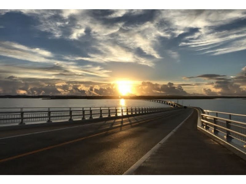 [Okinawa / Miyakojima] Guided shooting ☆ EV trike and sunset touring! Let's cross the Irabu Bridge ☆の紹介画像