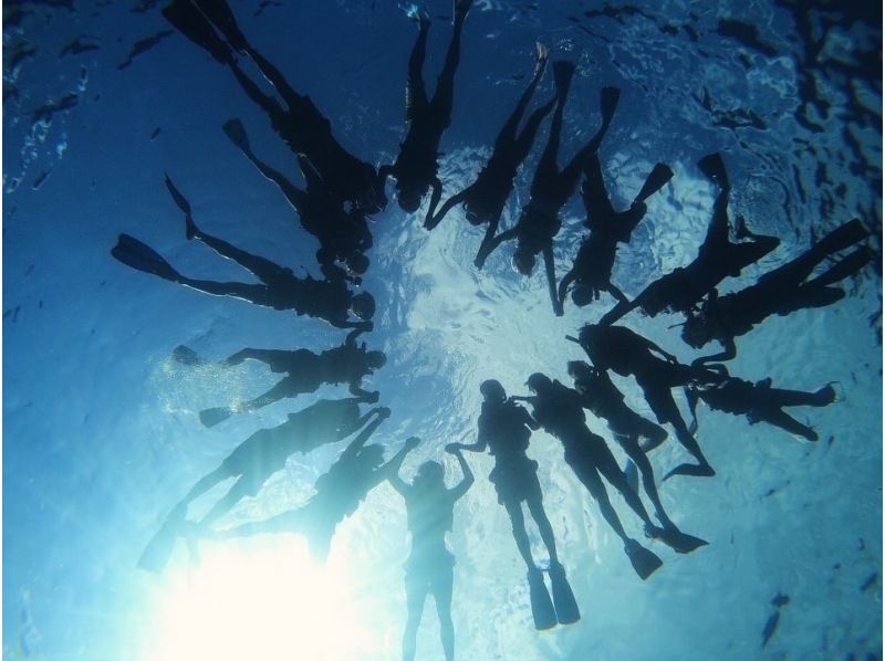 [Miyakojima/Irabujima] Tour on a glass board! A plan that includes the popular Blue Cave & sea turtle snorkeling + a spectacular view! ★Free photo data gift!の紹介画像