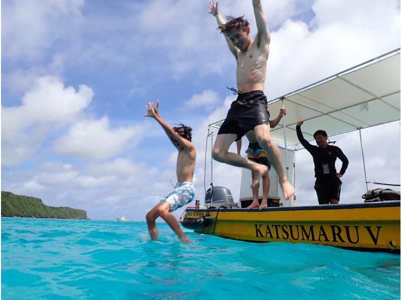 [Miyakojima/Irabujima] Tour on a glass board! A plan that includes the popular Blue Cave & sea turtle snorkeling + a spectacular view! ★Free photo data gift!の紹介画像