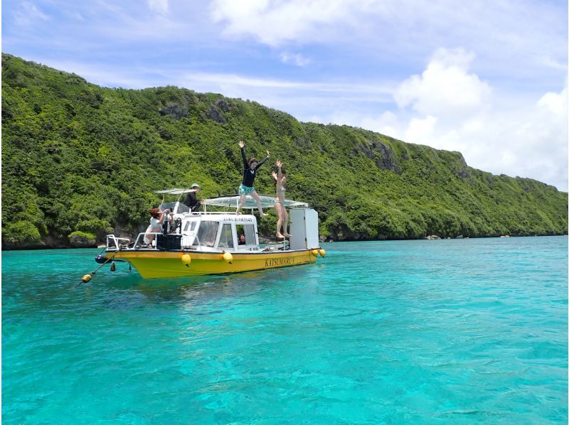 [Miyakojima/Irabujima] Tour on a glass board! A plan that includes the popular Blue Cave & sea turtle snorkeling + a spectacular view! ★Free photo data gift!の紹介画像