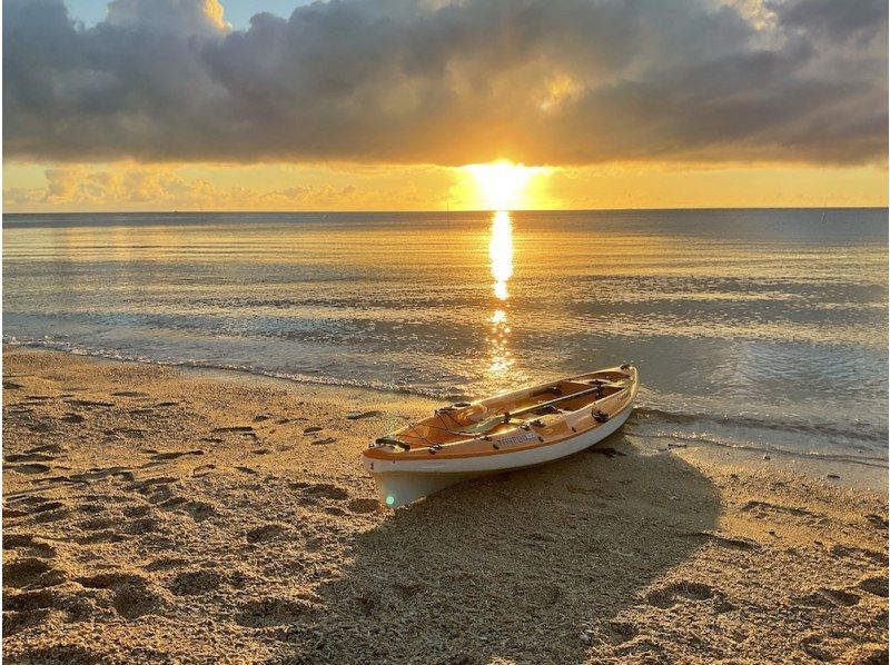 [July to October in Onna Village, Okinawa] A small adventure tour at dusk that can be experienced from age 3! Summer-only Sunset Sea Kayakingの紹介画像