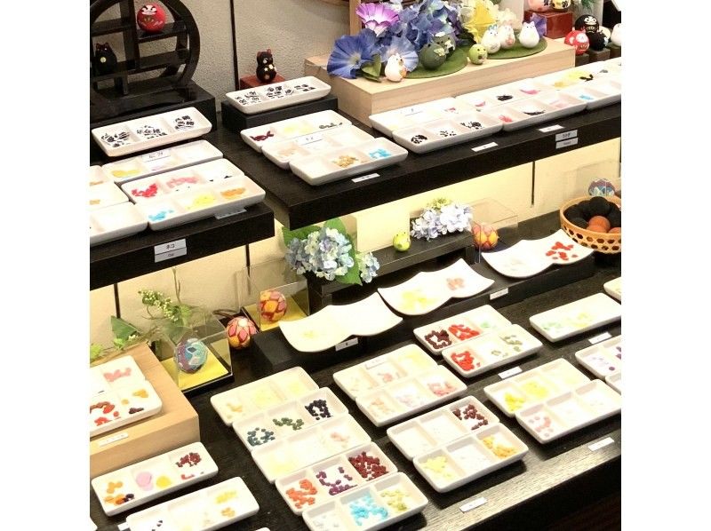【京都・嵐山】伝統工芸の手作りつまみ細工体験～女性・カップル人気！(60分)