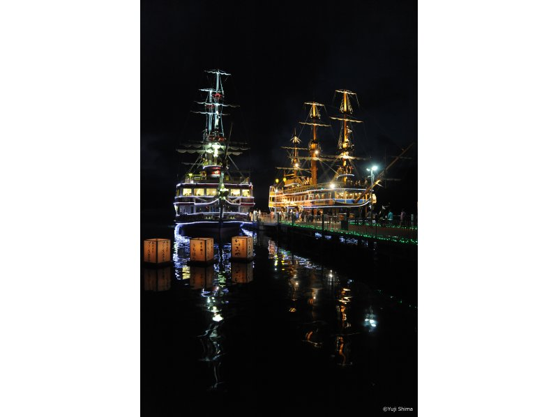 [ฮาโกเนะ] ความทรงจำของฤดูร้อน! เพลิดเพลินจากเรือ♪ Hakone Pirate Ship "ล่องเรือชมดอกไม้ไฟ" (ตั๋วขึ้นเรือชมดอกไม้ไฟ + ค่าธรรมเนียมการใช้ห้องโดยสารพิเศษ)の紹介画像