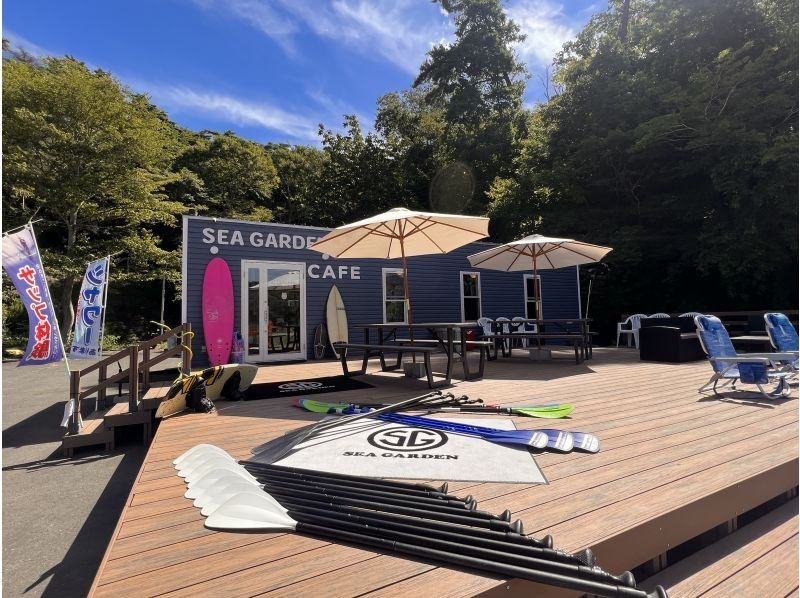 【松島SUP】真夏日でも店舗併設で涼しく安心！カフェドリンク付！駅徒歩1分！東北最大級！温水シャワー・プール完備！どの世代にもおすすめ！の紹介画像