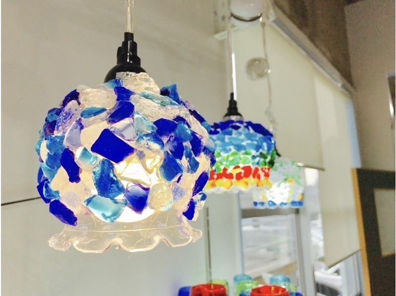 沖繩本島那霸市國際通推薦的手工體驗 琉球玻璃製作 琉球玻璃製品 玻璃工坊 使用琉球碎玻璃製作吊燈 ORIGINAL