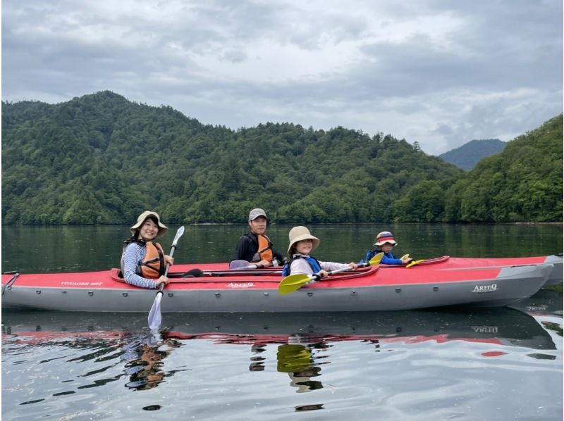 [Gunma Minakami Town] Lake Okutone half-day exploration long canoe tour 4 years old ~ OK!の紹介画像