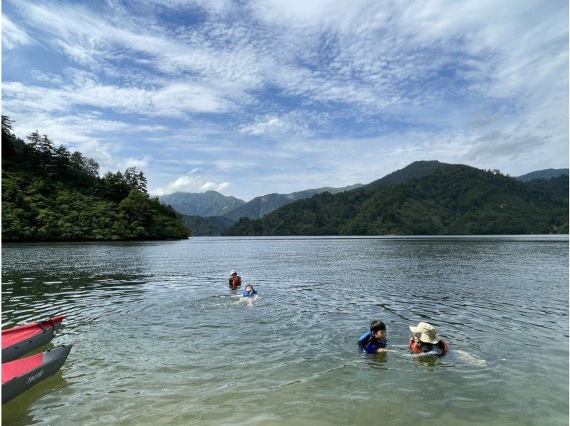 [Gunma Minakami Town] Lake Okutone half-day exploration long canoe tour 4 years old ~ OK!の紹介画像