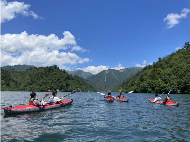 [Gunma Minakami Town] Okutone Lake 1 day excursion canoe tour! A special time to immerse yourself in nature! Enjoy the scenery aka 'Little Canada'の紹介画像