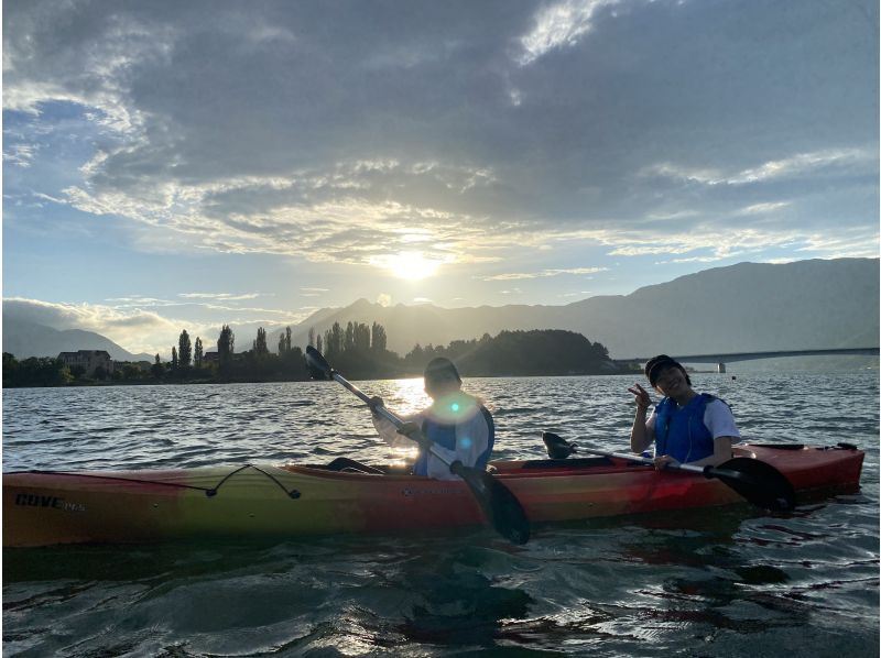 [Yamanashi, Lake Kawaguchi] [Rapidly growing in popularity] Kayak tour to enjoy Mt. Fuji from the lake! [Free photo data] Beginners are welcome!の紹介画像