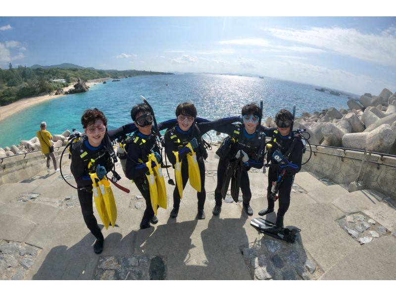 【沖縄・恩納村発】2日間ダイビングライセンス講習《送迎 可》青の洞窟ｵﾌﾟｼｮﾝあり★GoProデータプレゼント！事前学習+海洋講習2日の紹介画像