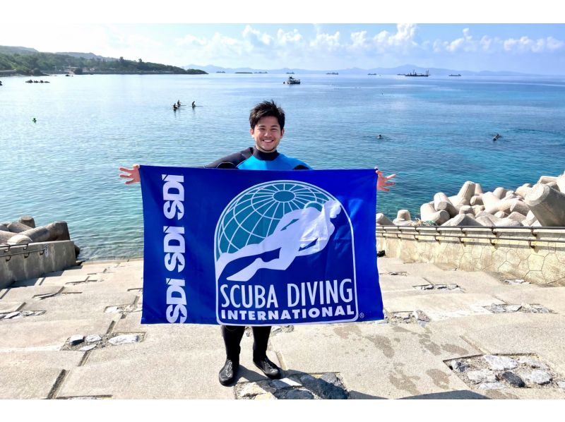 【沖縄・恩納村発】2日間ダイビングライセンス講習《送迎 可》青の洞窟ｵﾌﾟｼｮﾝあり★GoProデータプレゼント！事前学習+海洋講習2日の紹介画像