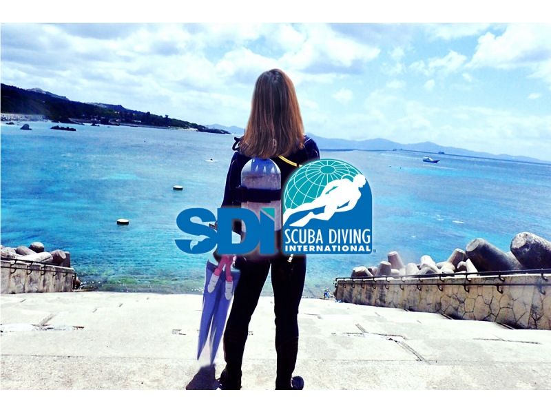 【沖縄・恩納村発】2日間ダイビングライセンス講習《送迎 可》青の洞窟ｵﾌﾟｼｮﾝあり★GoProデータプレゼント！事前学習+海洋講習2日の紹介画像