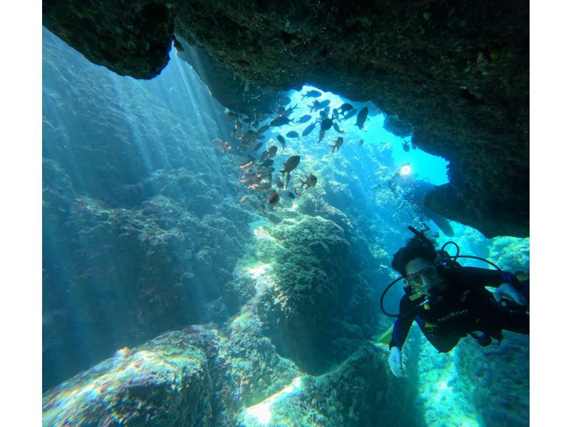 真栄田岬周辺(青の洞窟)2ボートファンダイビング【沖縄・恩納村】《送迎 可能》※送迎範囲あり★GoPro撮影データ無料プレゼントの紹介画像