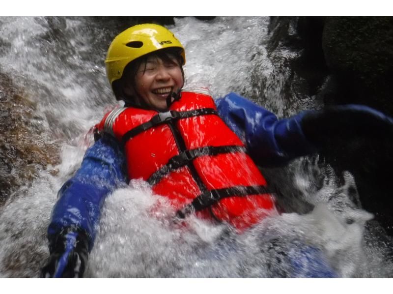 【北海道・ニセコ】キャニオニングツアー（温泉券・写真付き）キャンペーン中！の紹介画像