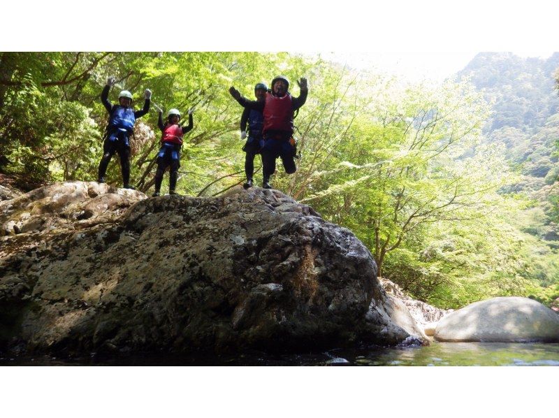 [Ehime Namerayuka valley] canyoning tour family morning / afternoon course [slider lots]