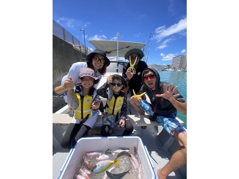 All-inclusive price! [Ishigaki Island, Private Charter Boat] If you're not sure what to do, try this ✨ Aim for island fish and high-quality fish! Half-day fishing experience tourの紹介画像
